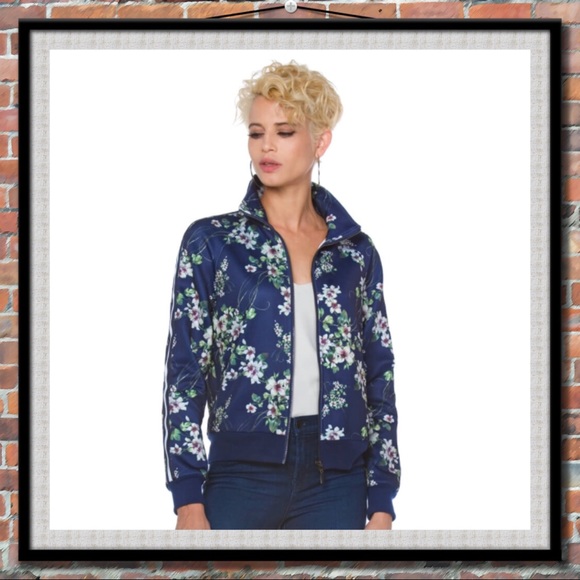 Carmin Navy Floral Print Jacket - Picture 2 of 6